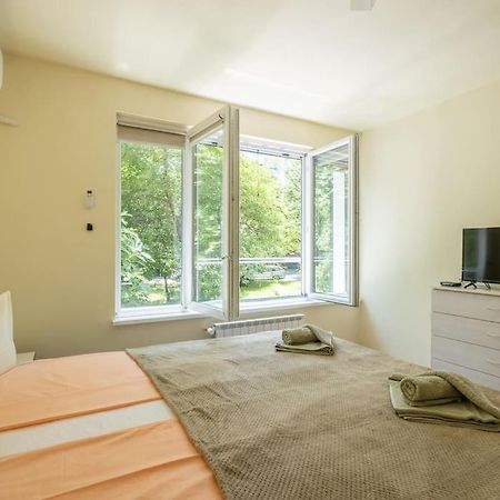 Top Location, Brand New 3 Bdrm Apt & Free Parking Szófia Kültér fotó