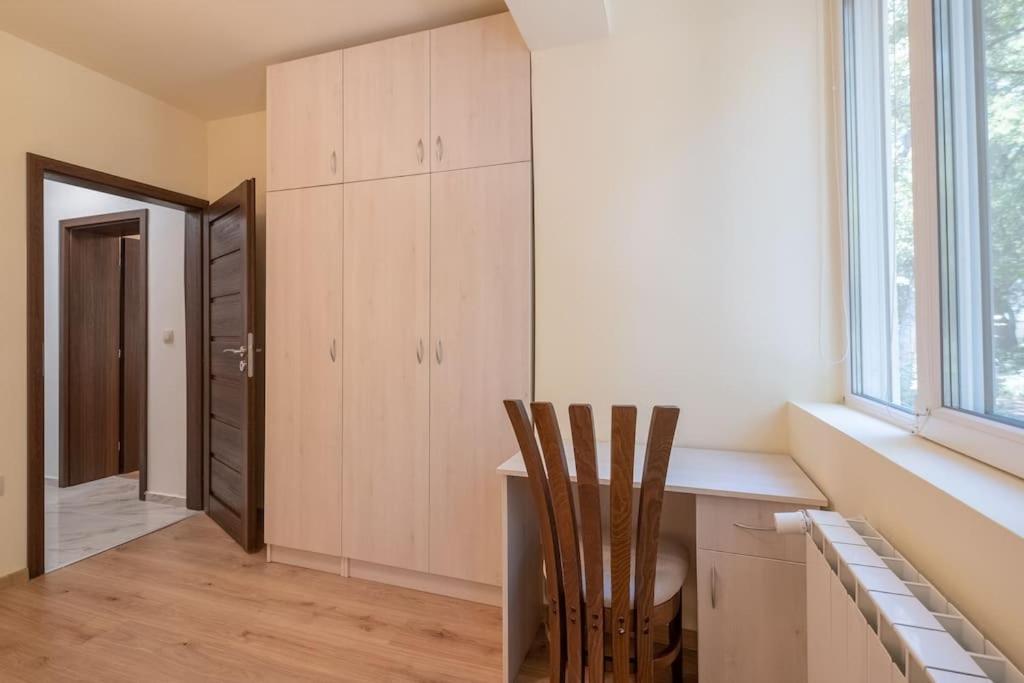Top Location, Brand New 3 Bdrm Apt & Free Parking Szófia Kültér fotó