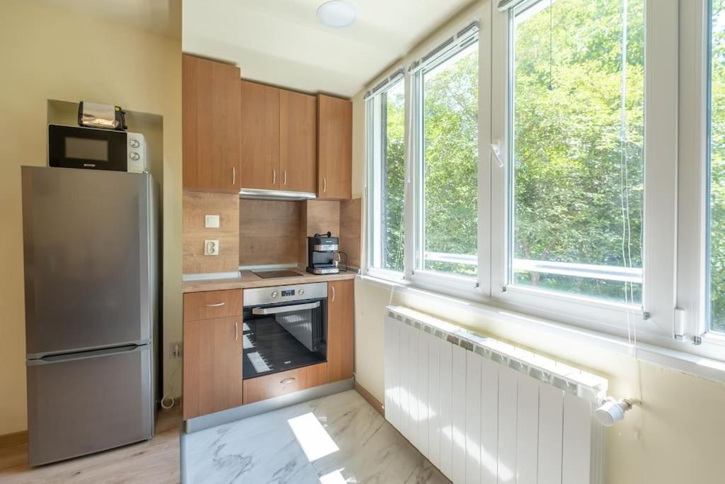 Top Location, Brand New 3 Bdrm Apt & Free Parking Szófia Kültér fotó