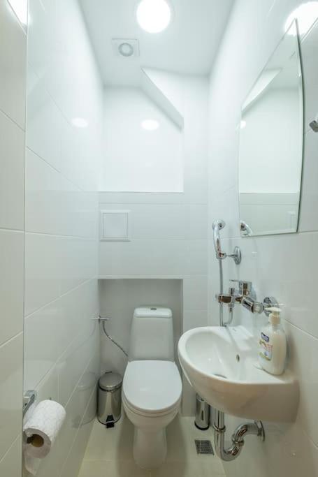 Top Location, Brand New 3 Bdrm Apt & Free Parking Szófia Kültér fotó